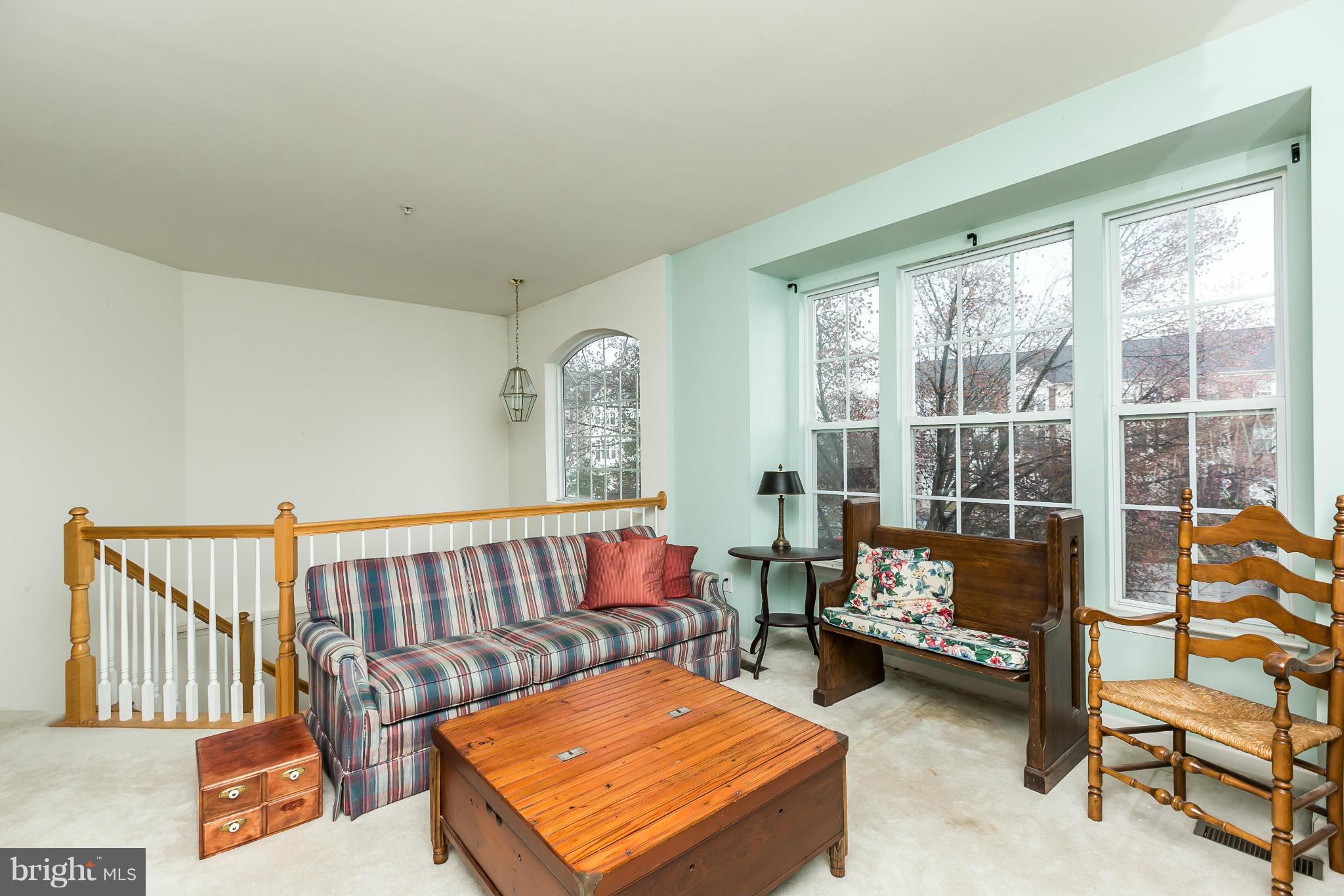 HOLLIFIELD STATION - Residential