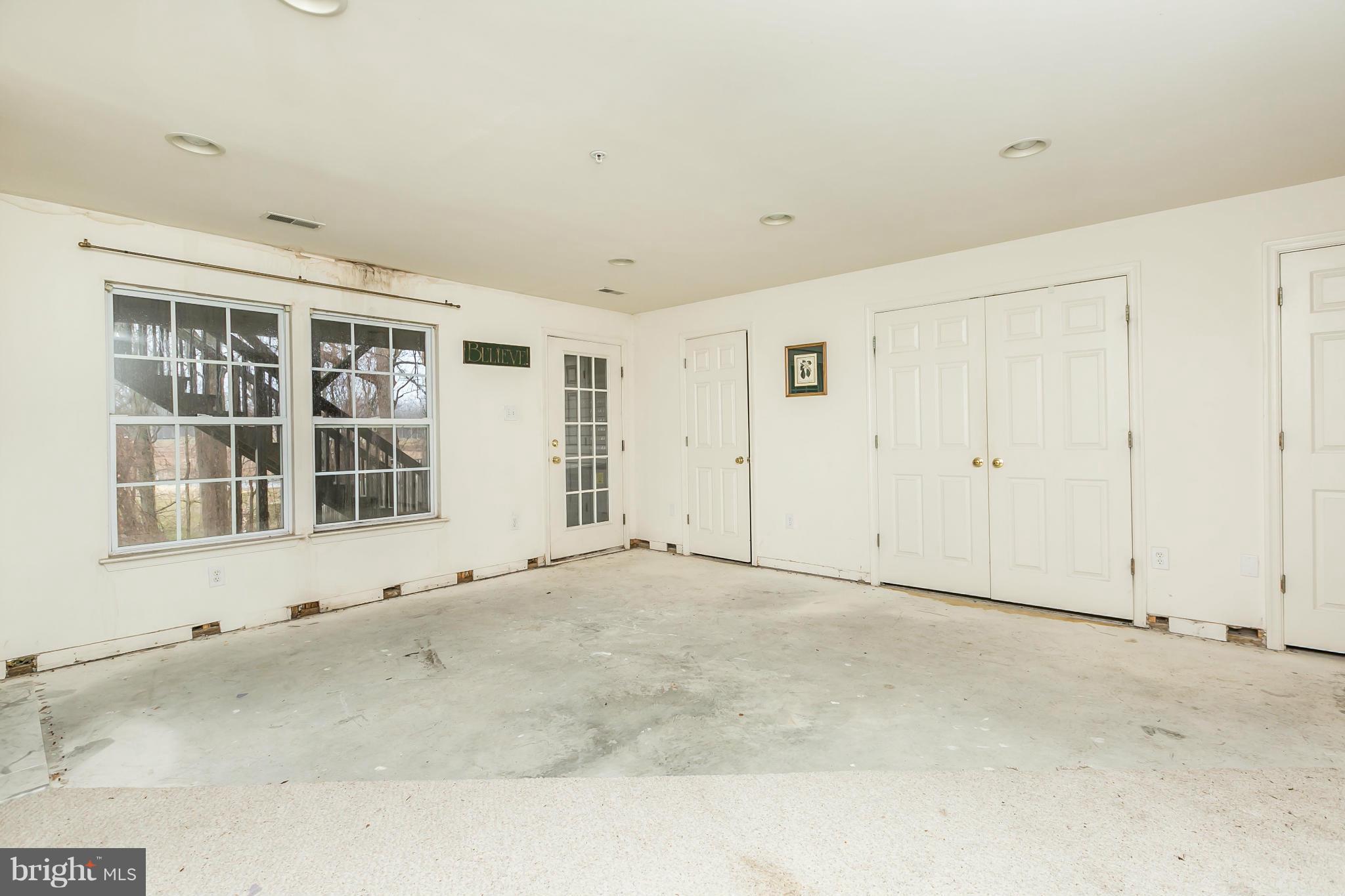 HOLLIFIELD STATION - Residential