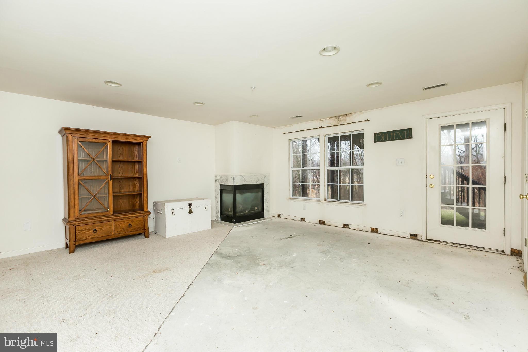 HOLLIFIELD STATION - Residential