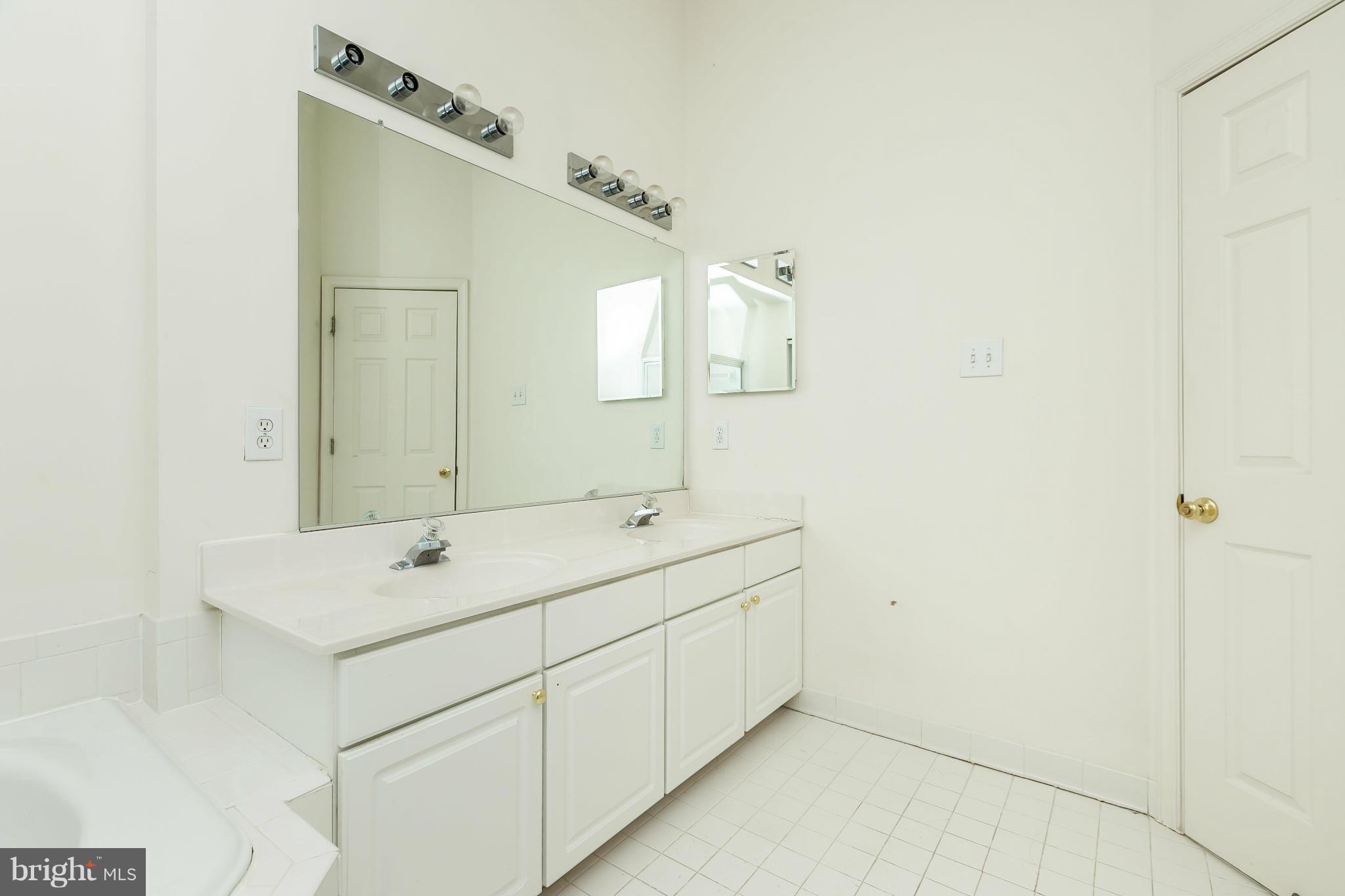 HOLLIFIELD STATION - Residential