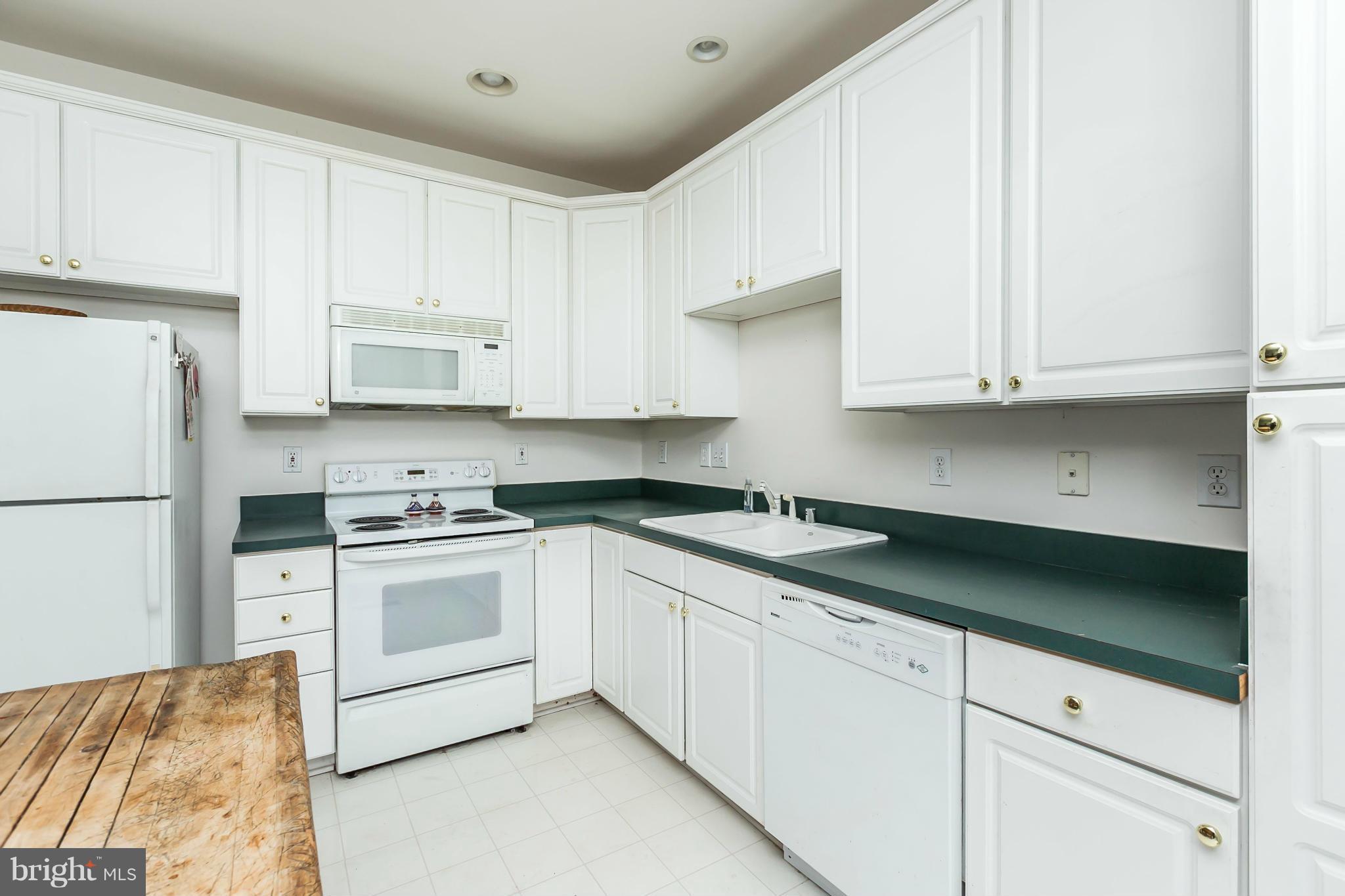 HOLLIFIELD STATION - Residential