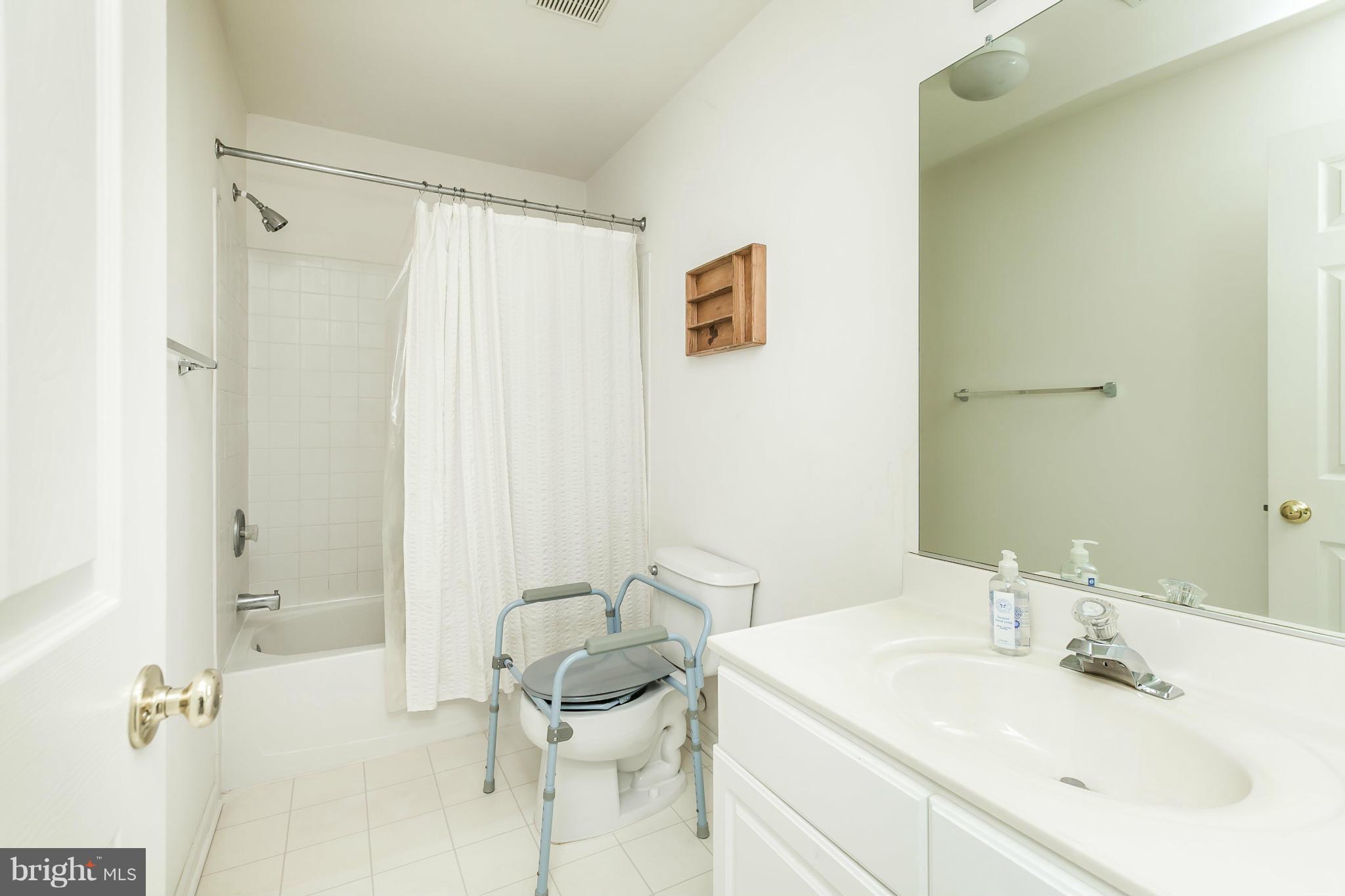 HOLLIFIELD STATION - Residential