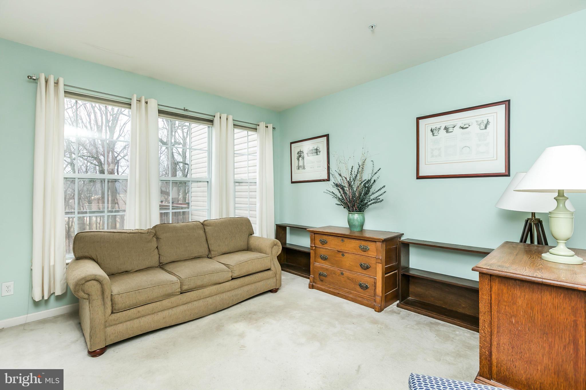 HOLLIFIELD STATION - Residential