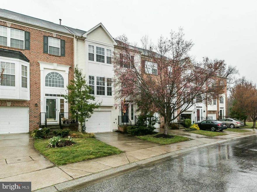 RARE OPPORTUNITY FOR YOUR OWN EQUITY THIS "AS IS"  THSE SALE IN SOUGHT AFTER HOLLIFIELD STATION!   PRICED FAR BELOW MARKET & OFFERS NEARLY 2,500 FINISHED SQFT W/WALK-OUT LL W/FULL SIZE WINDOWS, GAS FP AND POWDER RM, OPEN MAIN LIVING LVL W/POWDER RM & REAR DECK AND 3 UPPER LVL BDRMS W/VAULTED CEILINGS & LUX MASTER BDRM W/HUGE MASTER BATH. REPAIRS & UPDATES NEEDED AT THIS PRICE!!