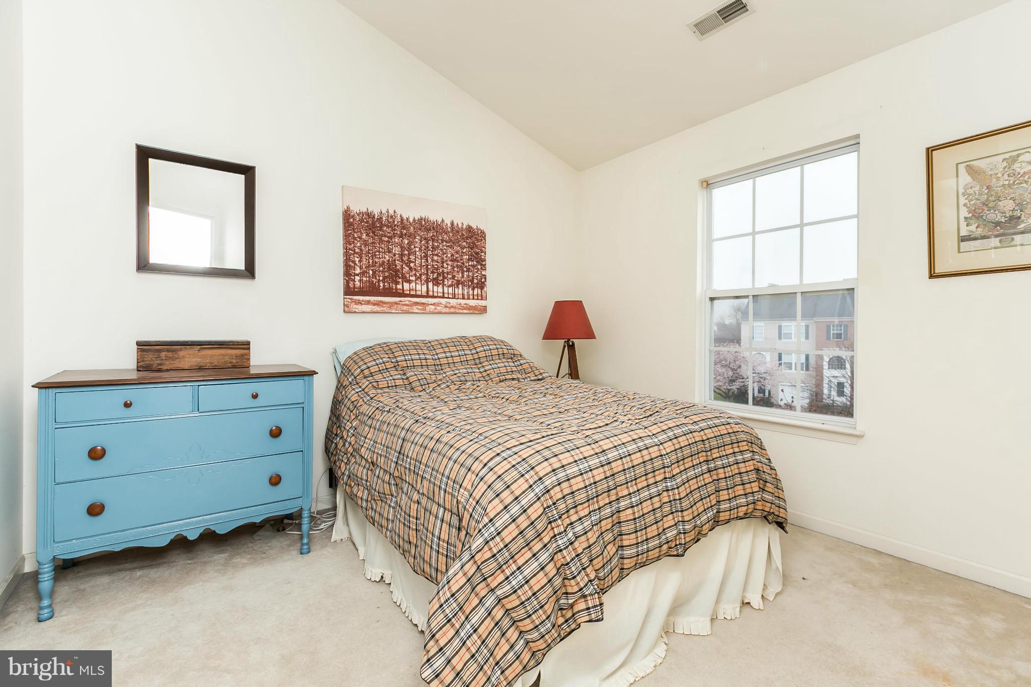 HOLLIFIELD STATION - Residential