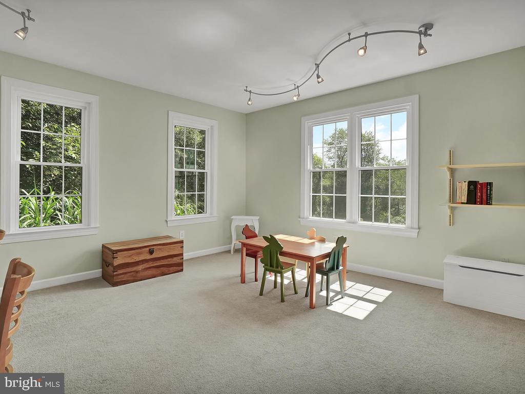 HOLBROOK HEIGHTS - Residential