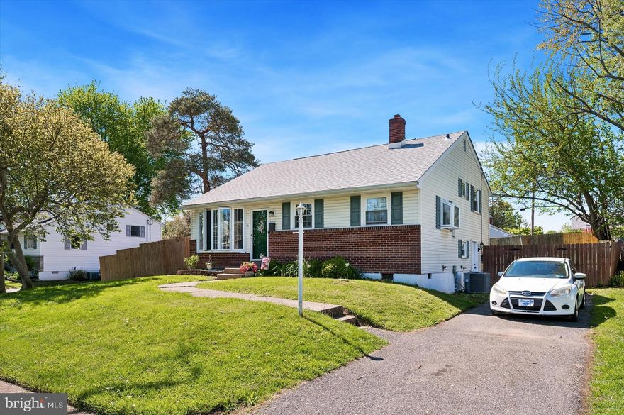 Clear, Bright, & tastefully decorated split single, conveniently located in Aston Twp. 1st Floor features an open kitchen w/ stainless appliance, dining area, living room with sliders to side deck. The 2nd floor has 3 bedrooms and an updated bath. The basement area includes a laundry room,1/4 bath, large family /play area, with a separate den/office and an outside exit to the rear yard. Brand-new central air, newer heater & roof. Off street parking, fenced rear yard with a storage shed. Great location near the high school and middle school, only minutes to I-95, Granite Run mall, ice works and Linvilla Orchards. E-Z to show.