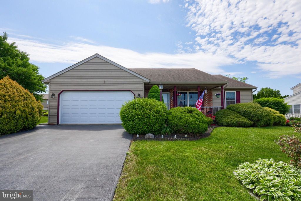 Photo of 180 Hollow Rd, REINHOLDS, PA 17569 (MLS # PALA2088710)
