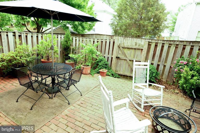 SUNNYSIDE - Residential Lease