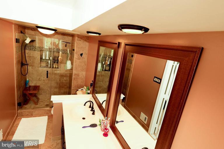 SUNNYSIDE - Residential Lease