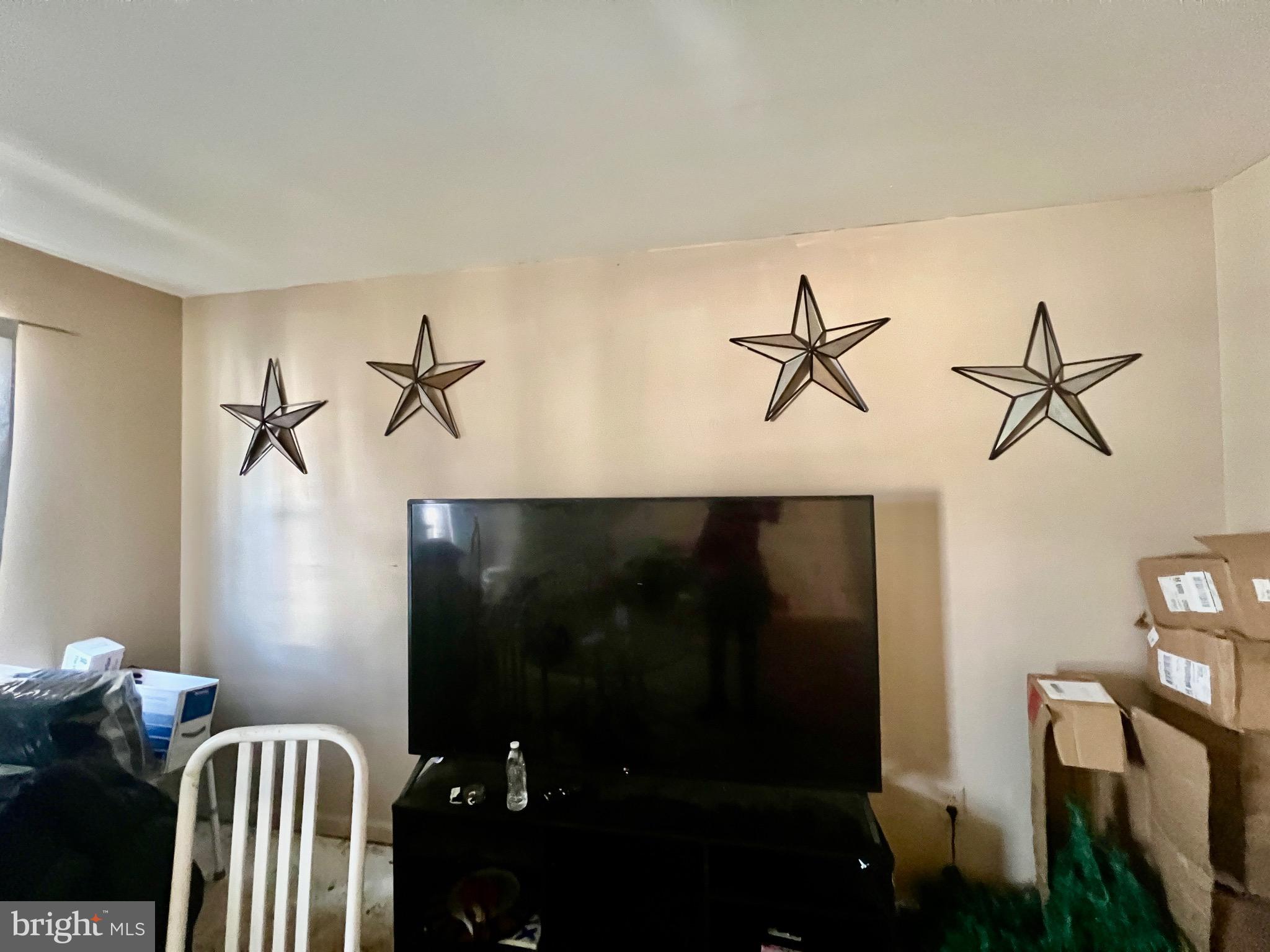 137 W GREENFIELD AVENUE