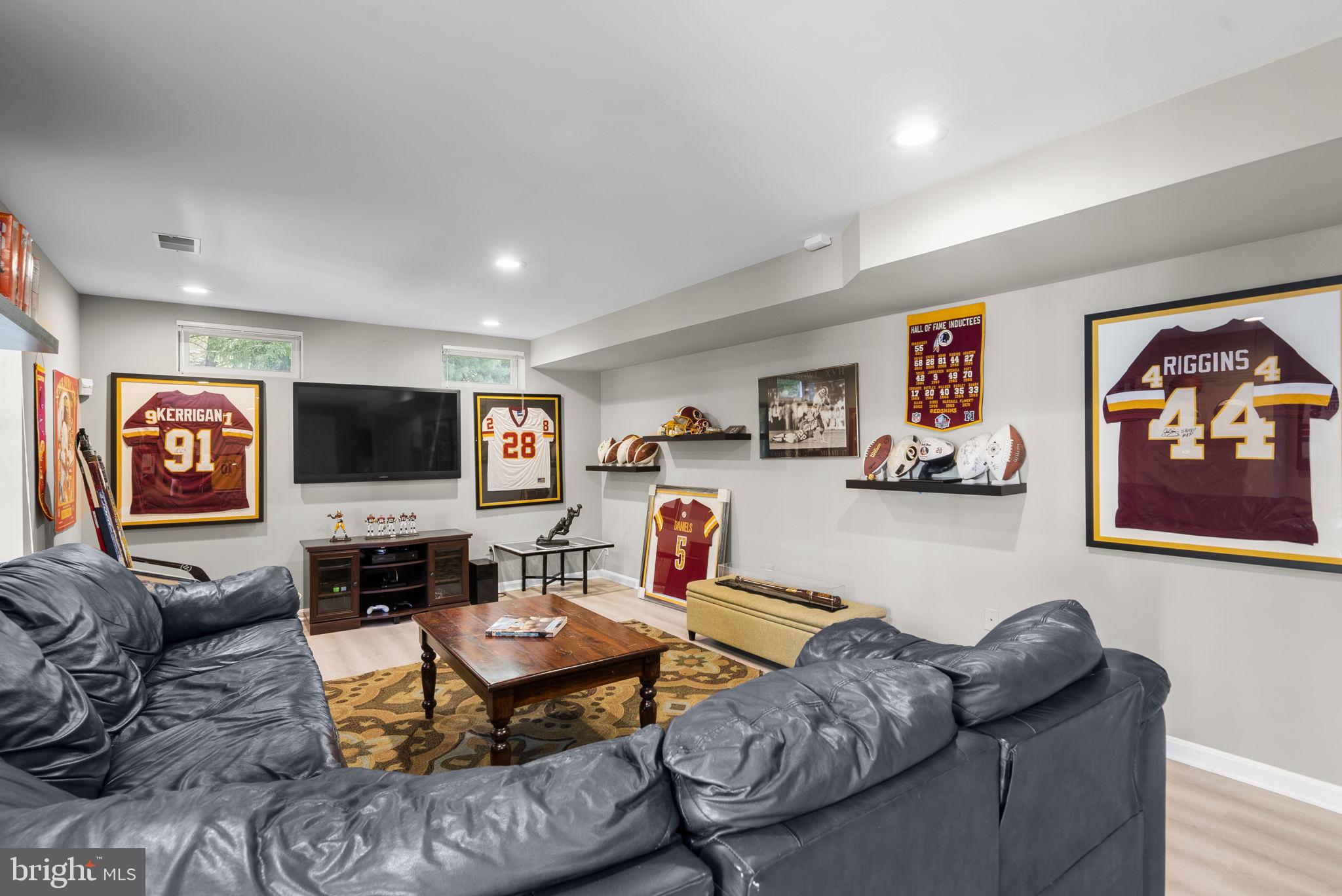 WILLOWS OF POTOMAC - Residential