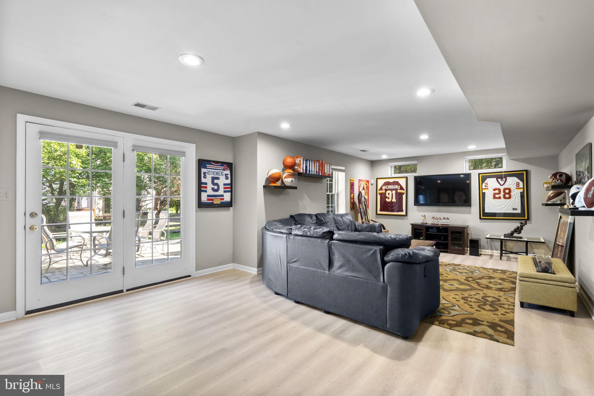 WILLOWS OF POTOMAC - Residential