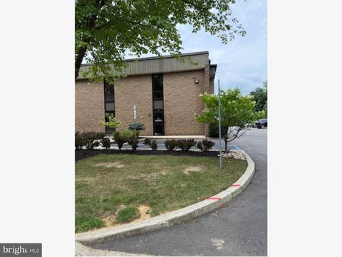 Photo of 105 North Gold Dr, ROBBINSVILLE, NJ 08690 (MLS # NJME2080498)