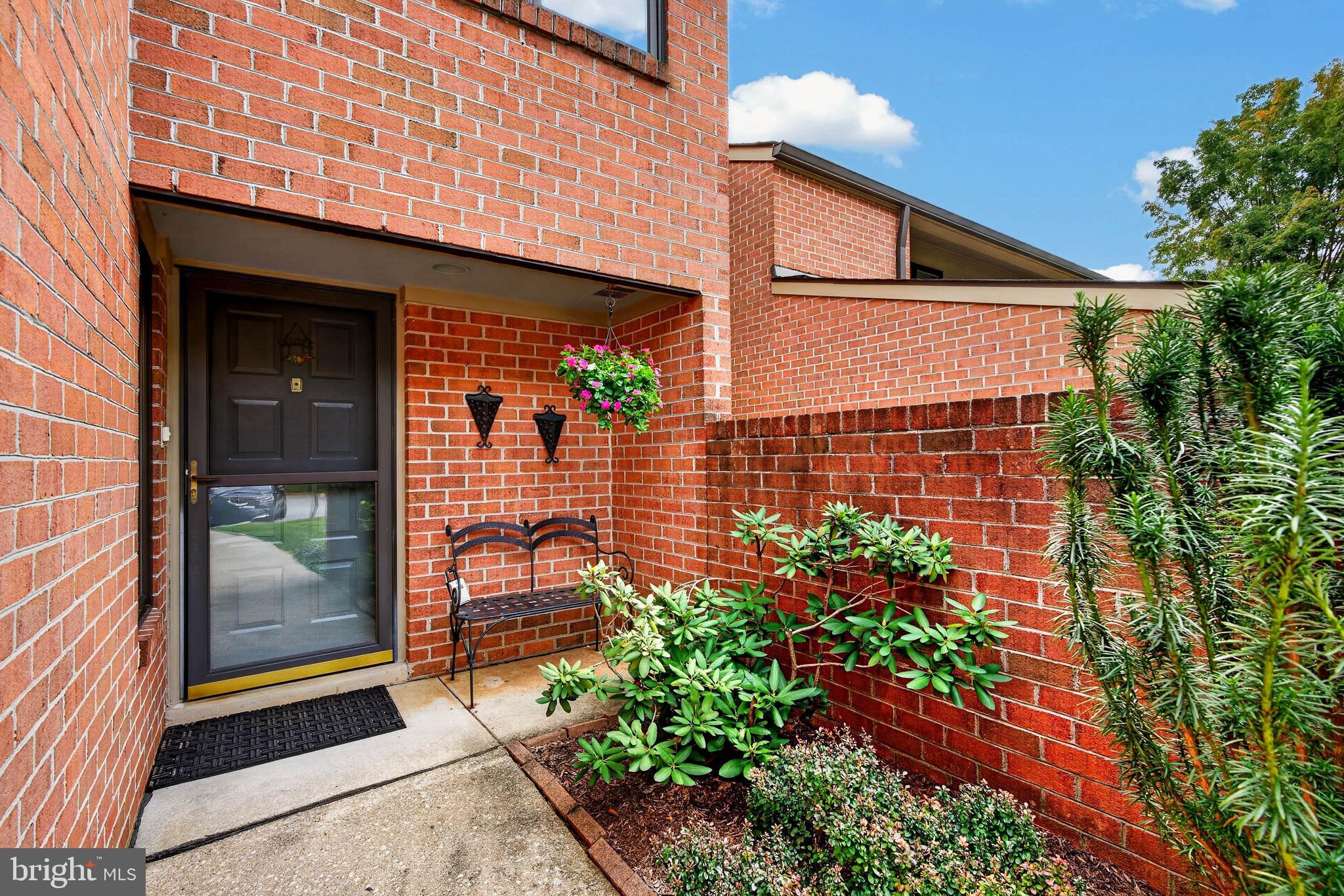 5 OAKRIDGE COURT