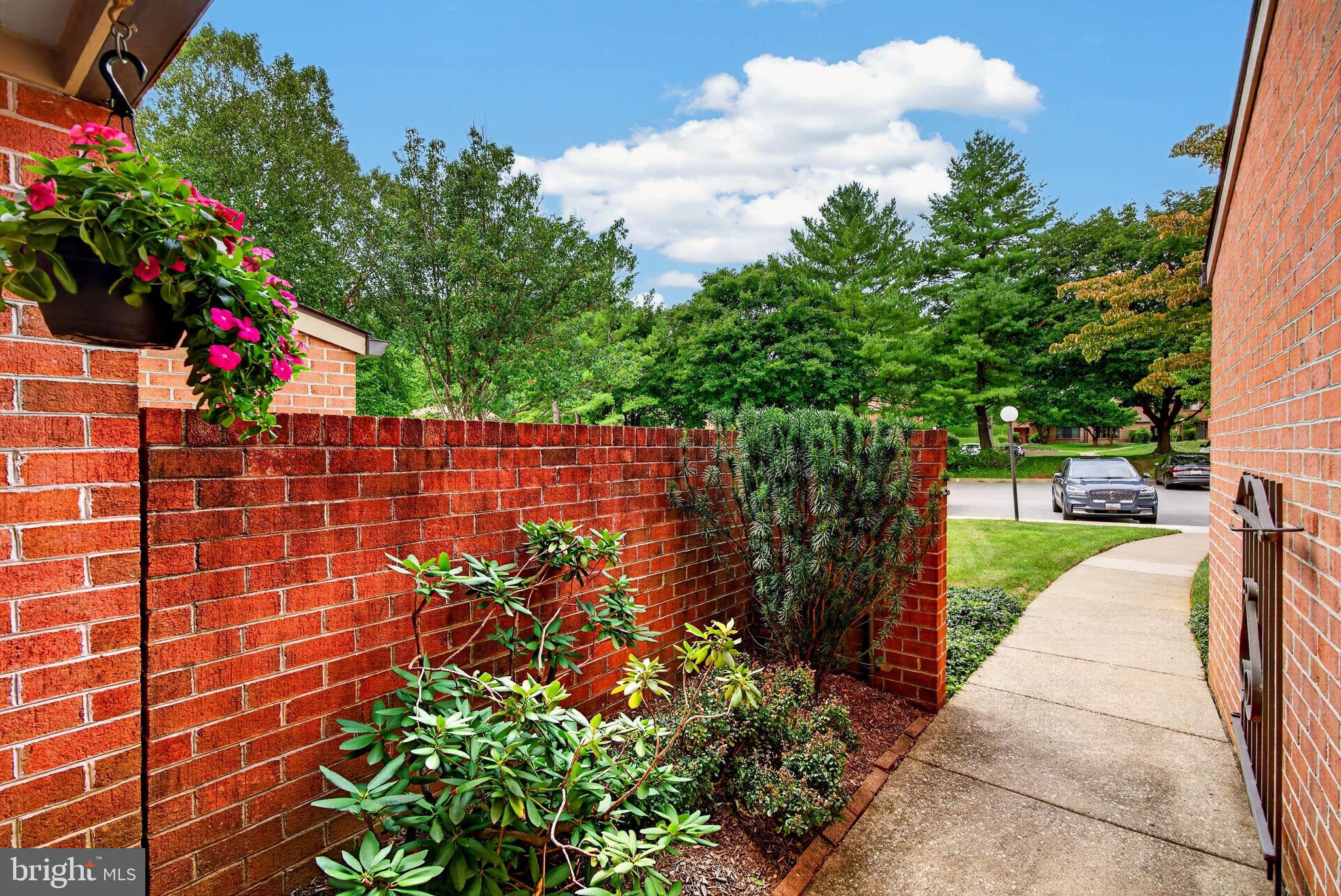 5 OAKRIDGE COURT