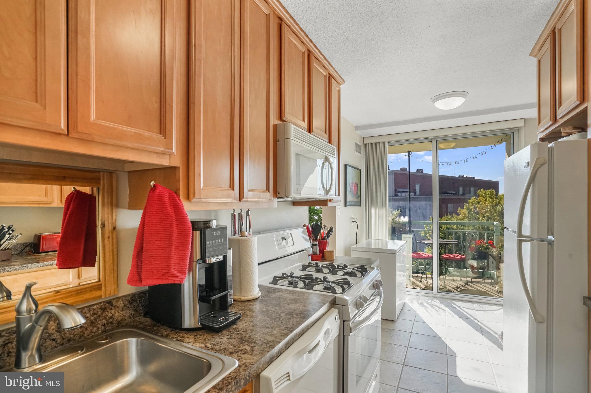 501 SLATERS LANE 714