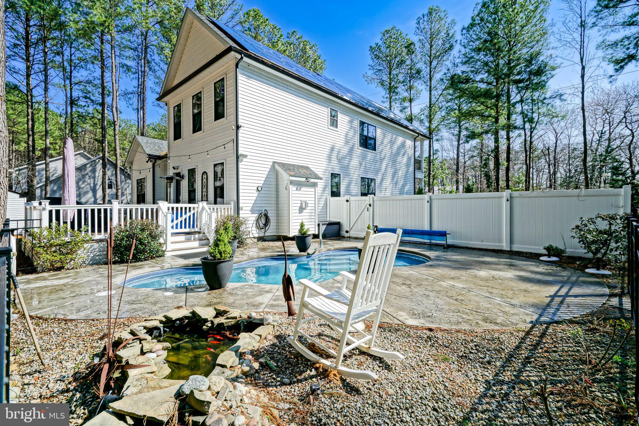 OAK CREST POND - Residential