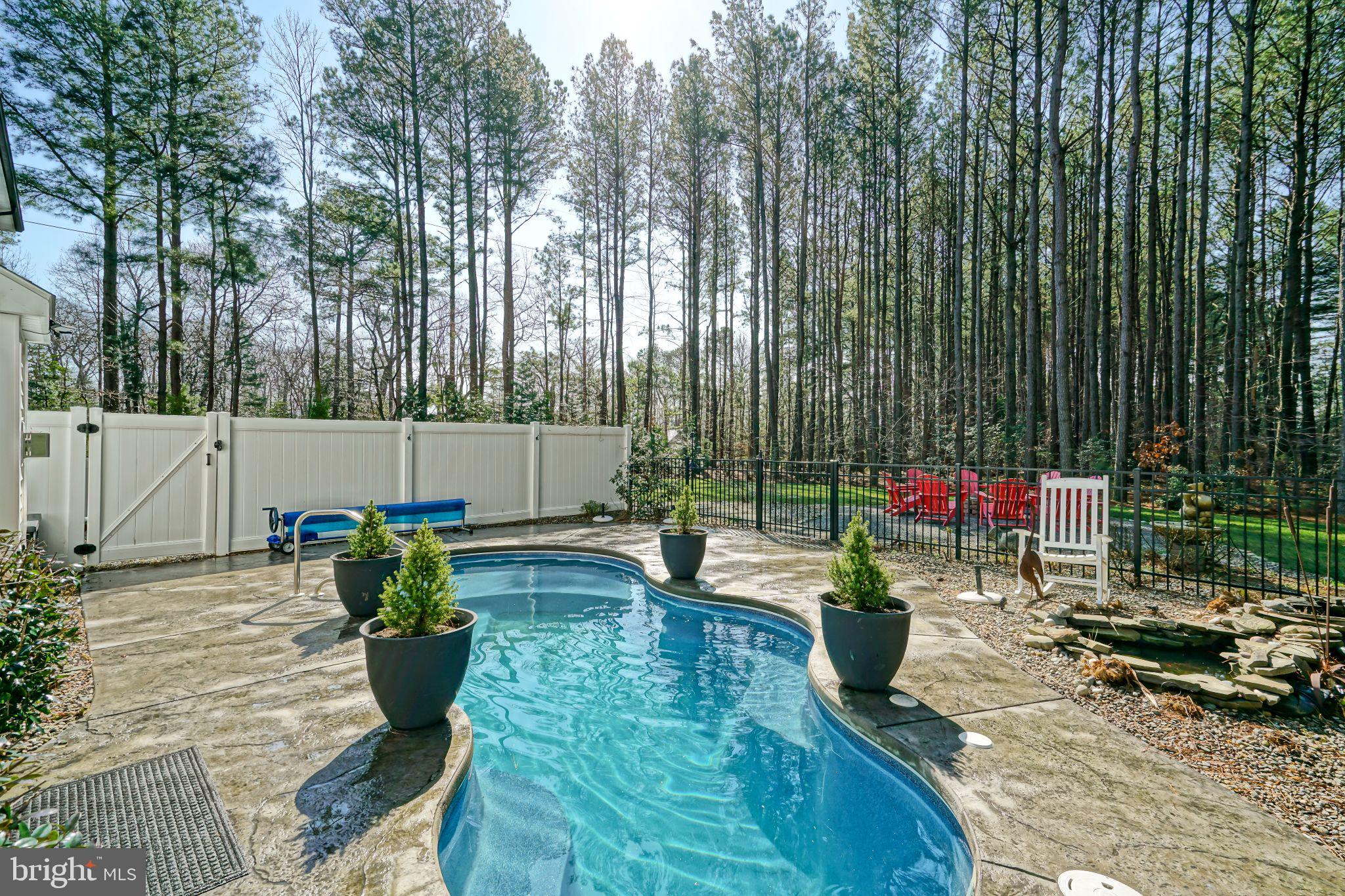 OAK CREST POND - Residential