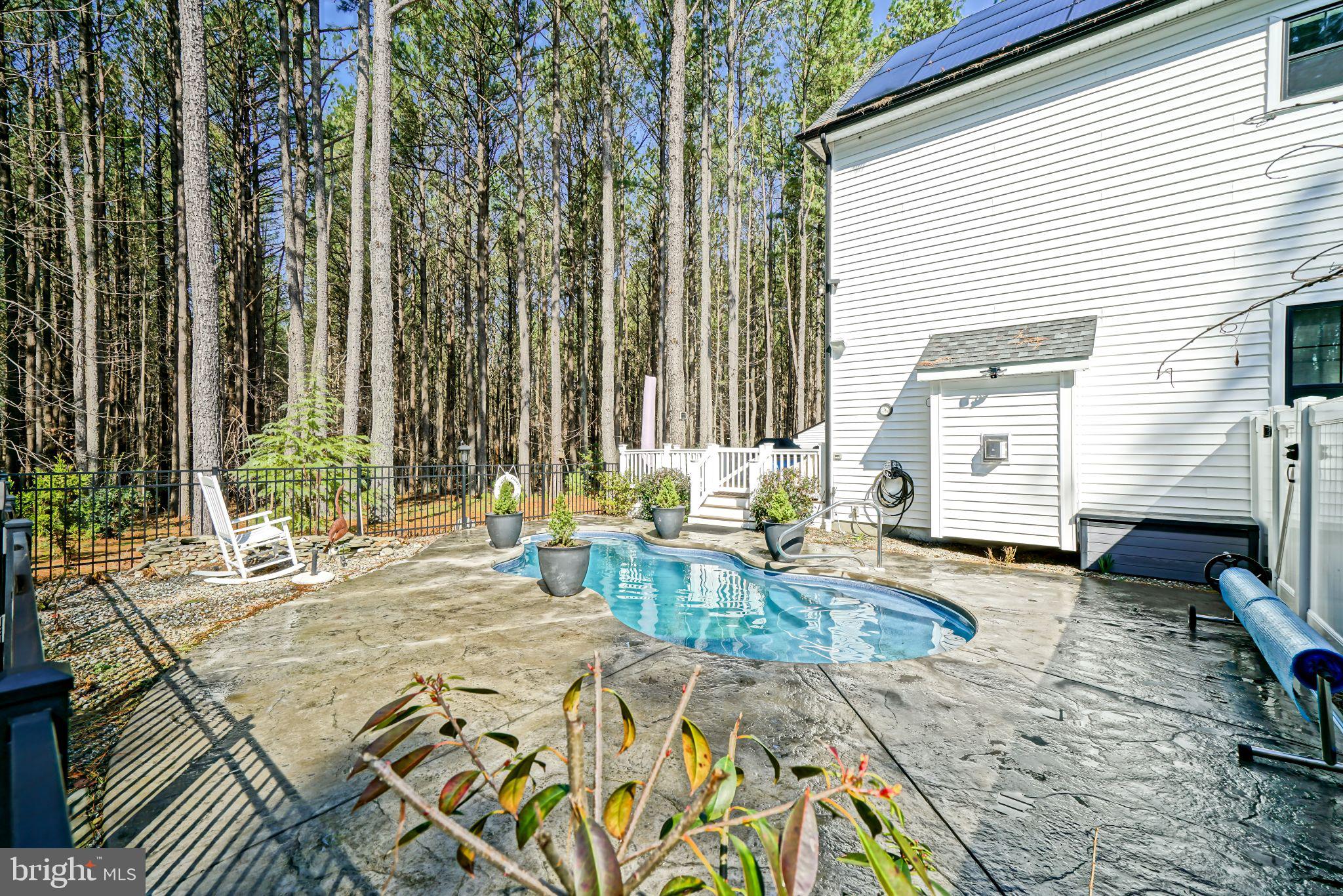 OAK CREST POND - Residential