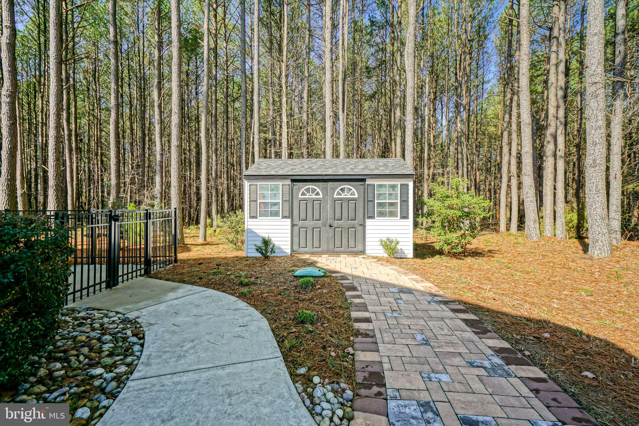 OAK CREST POND - Residential