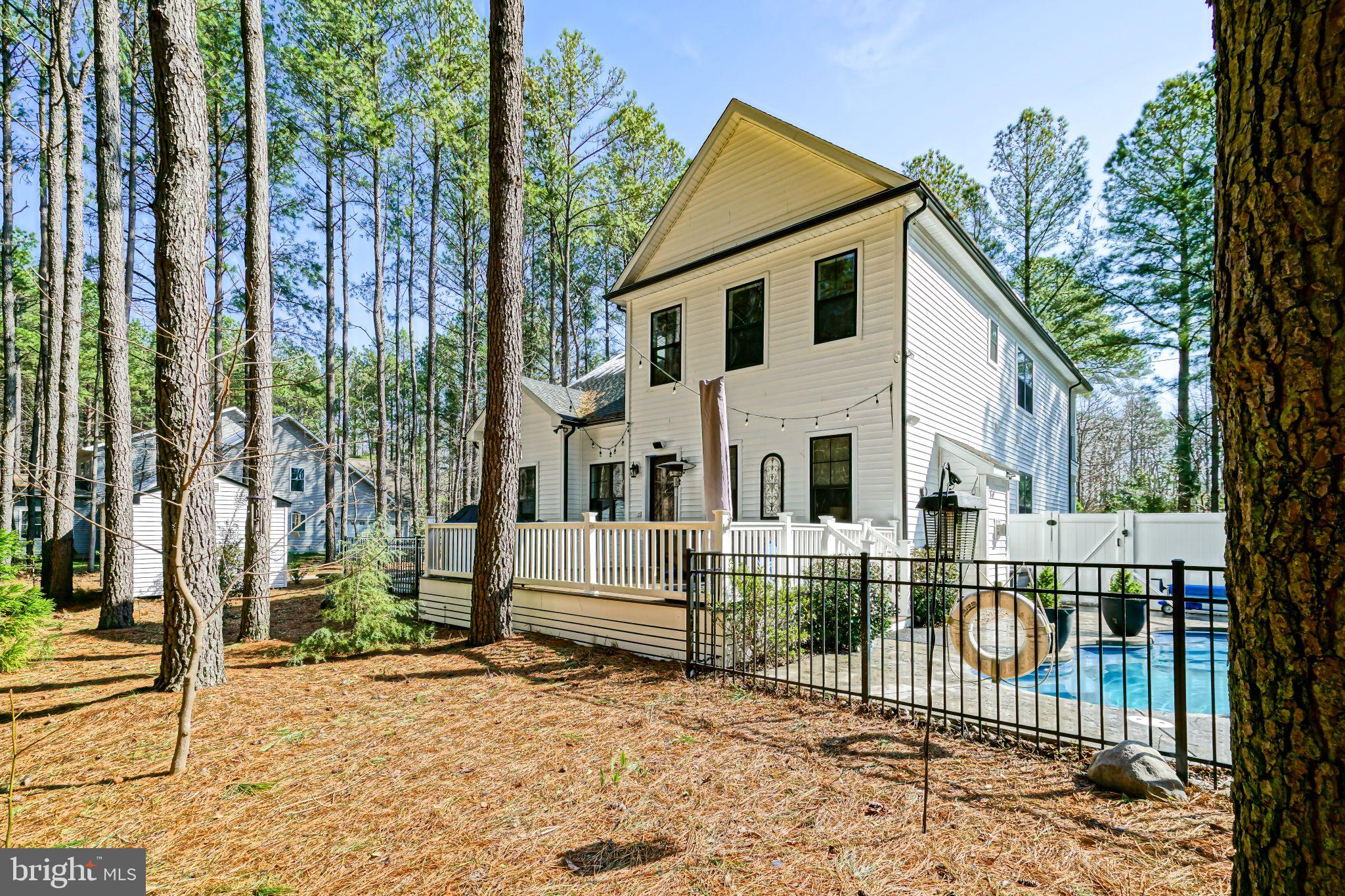 OAK CREST POND - Residential