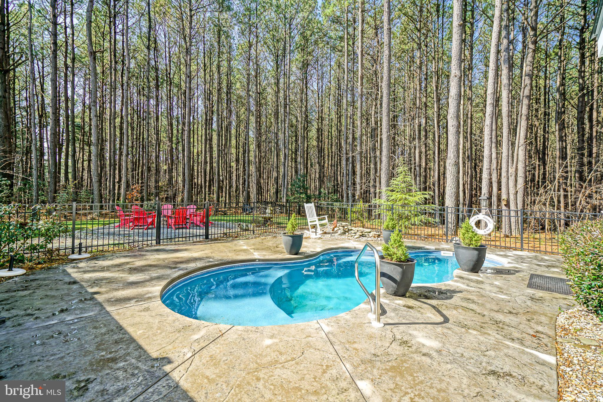 OAK CREST POND - Residential