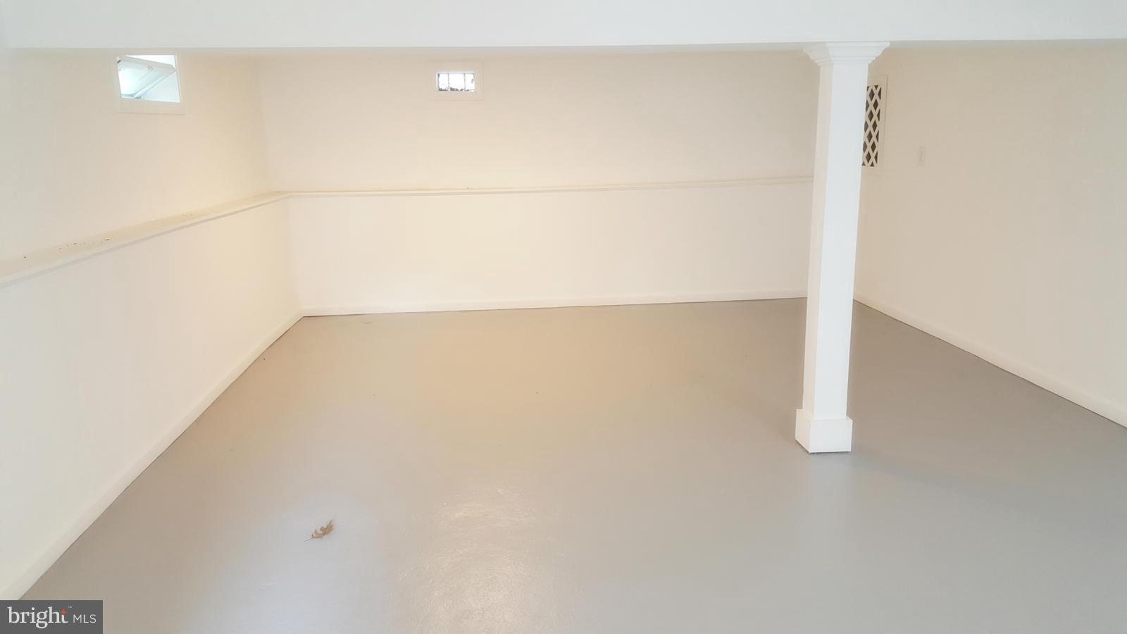 WEST LAWN - Residential