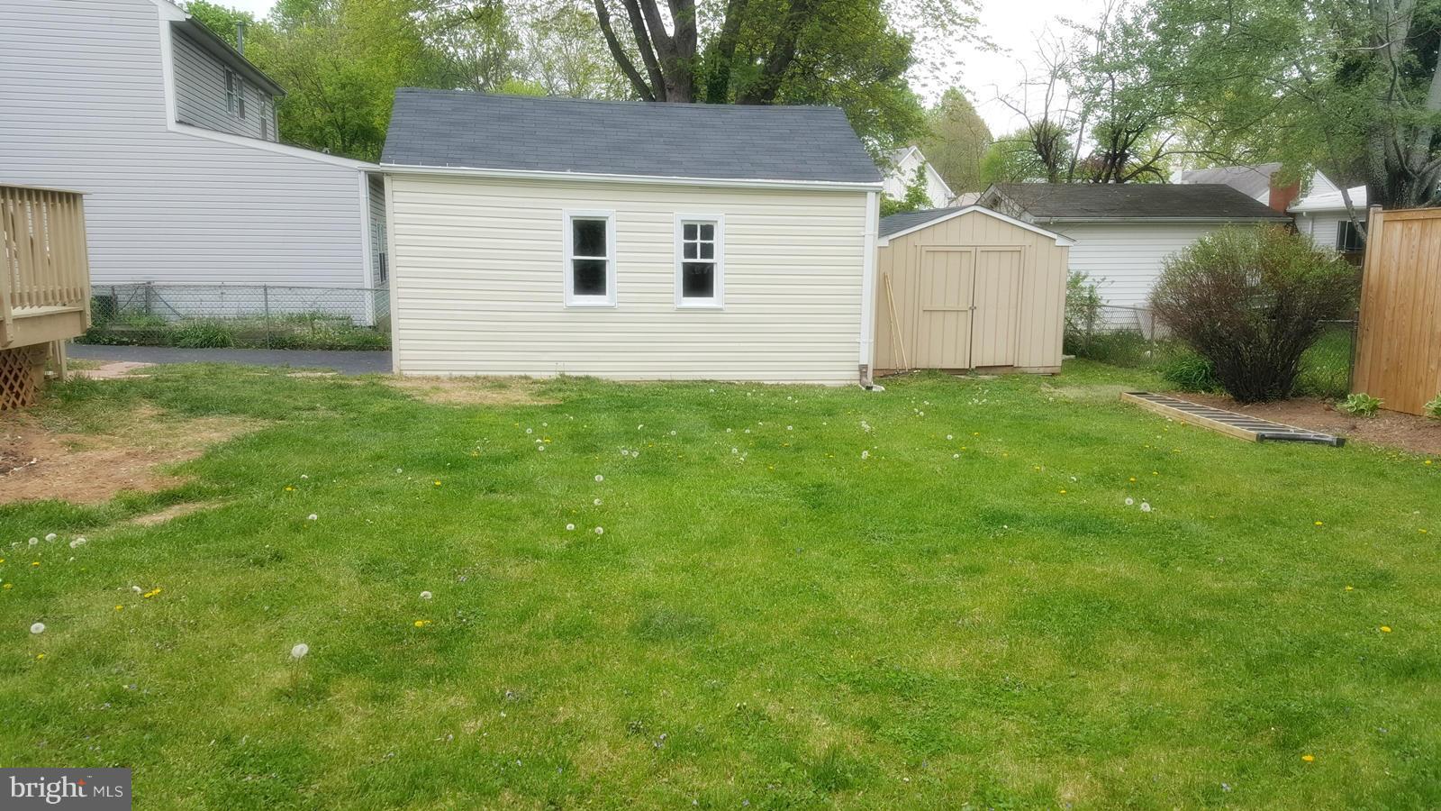 WEST LAWN - Residential