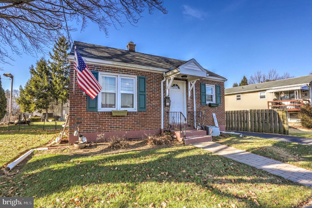 Photo of 16 N HOOVER AVE, NEW HOLLAND, PA 17557 (MLS # PALA2029164)