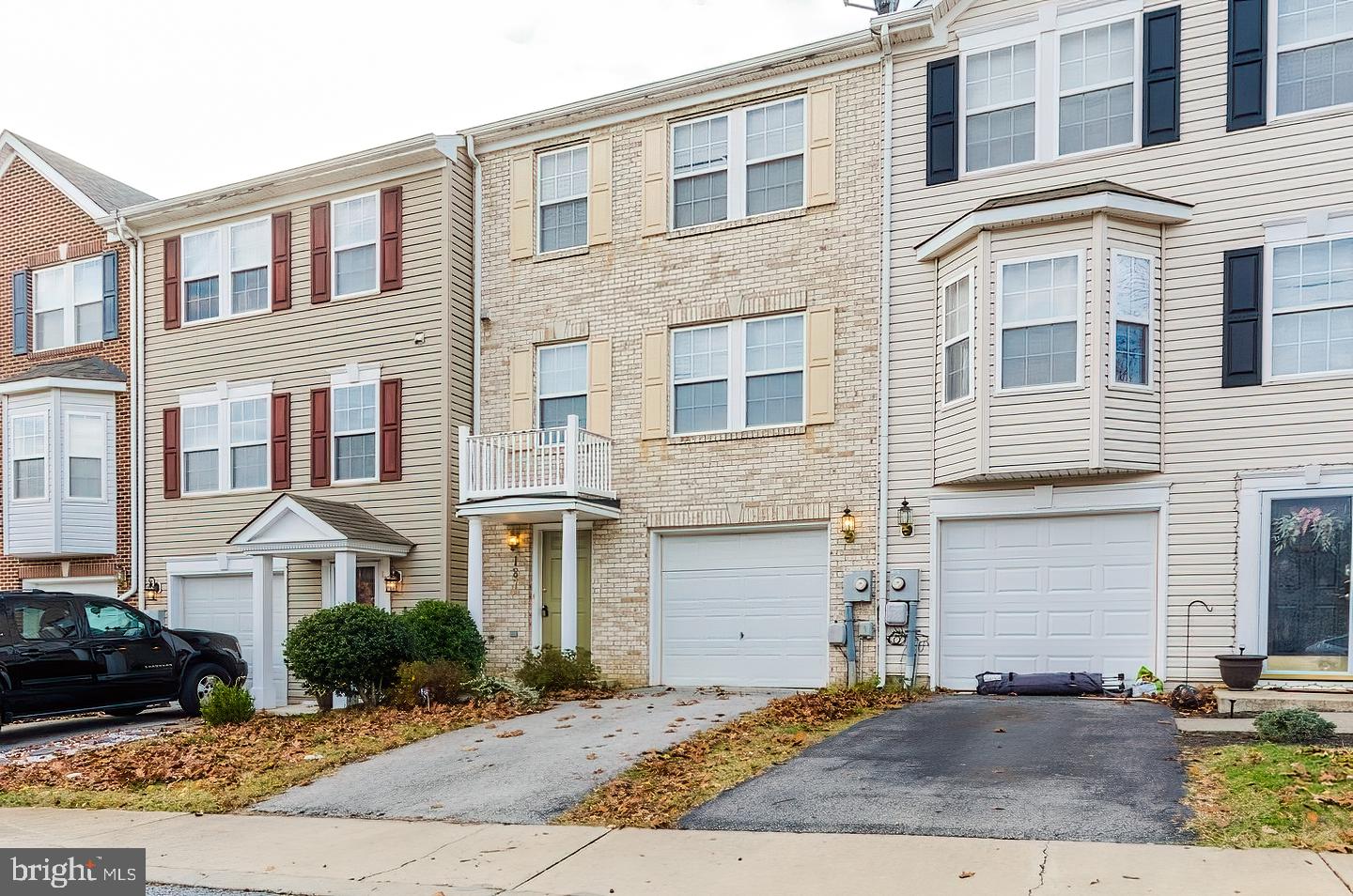 COUNTY GREEN - Residential