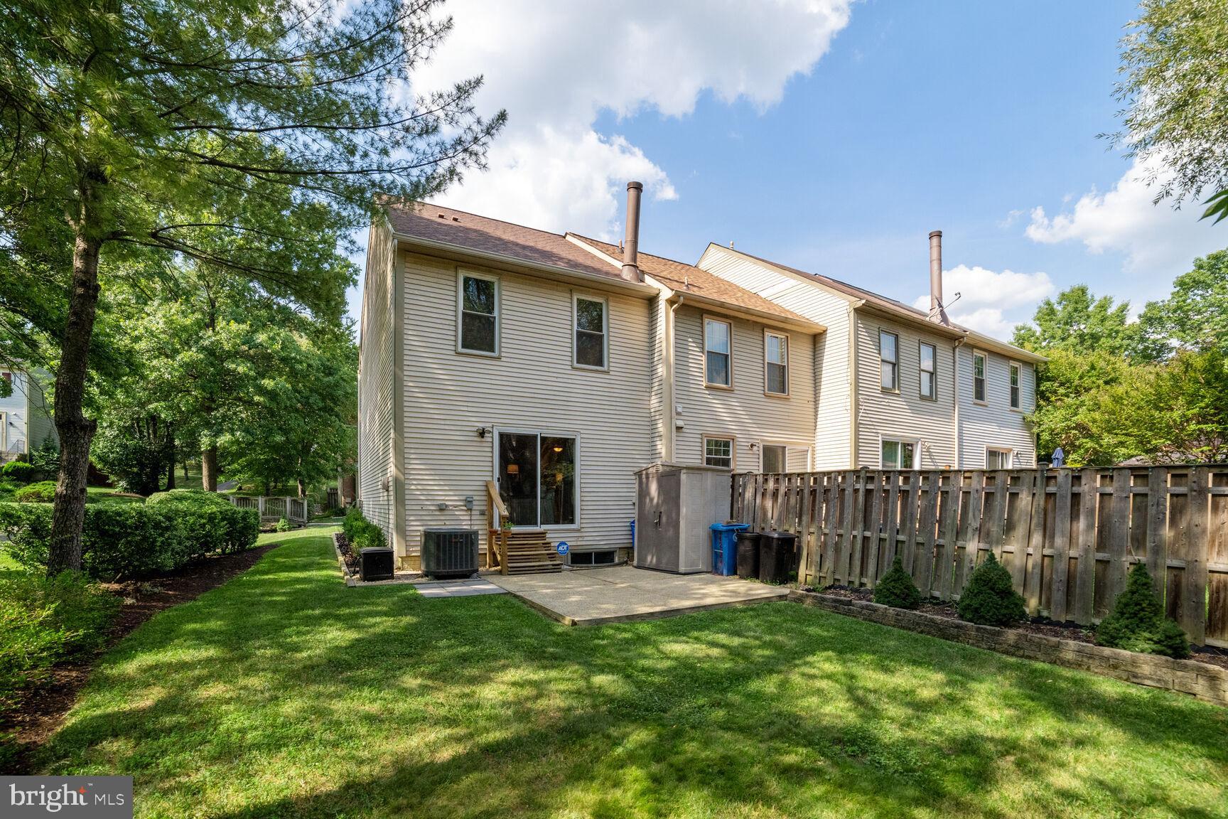 SILVER SPRING CNTRY CLUB - Residential Lease