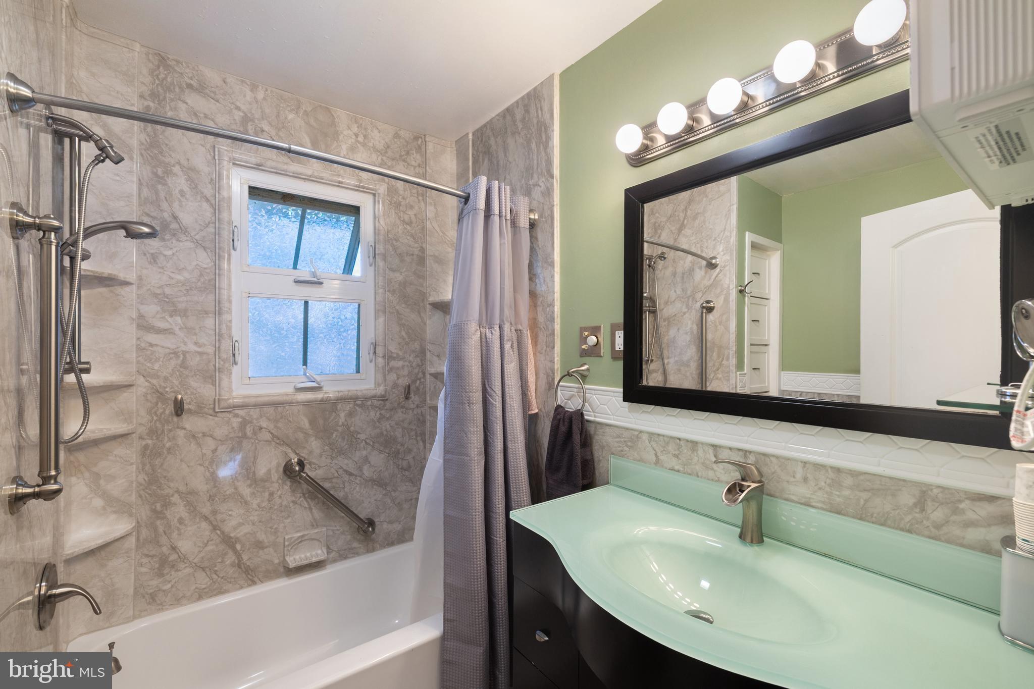 MANHATTAN BEACH - Residential