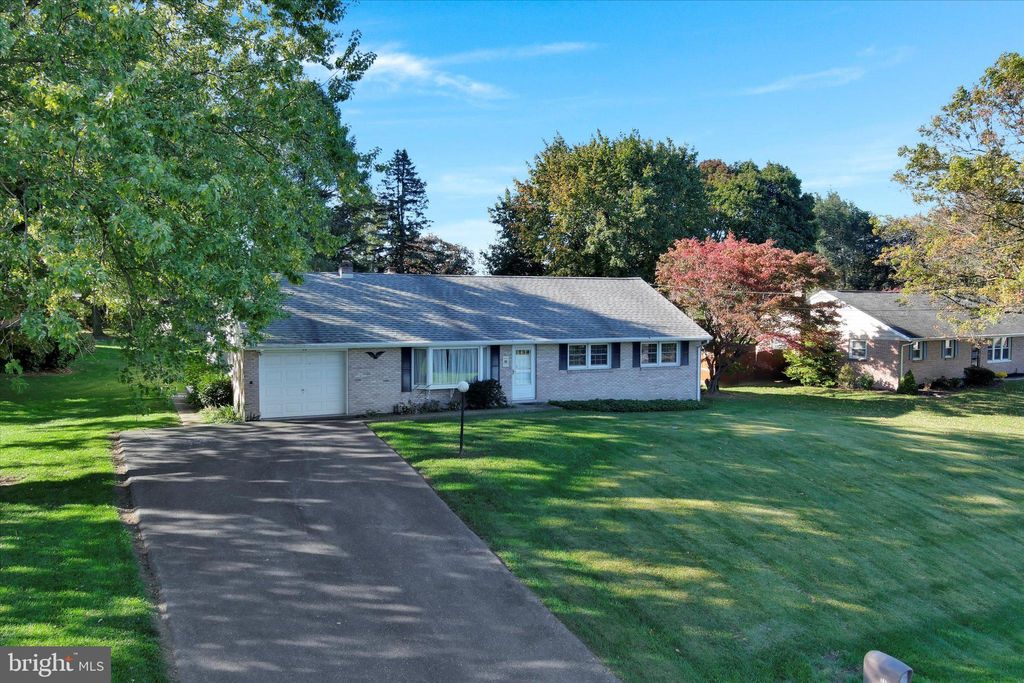 Photo of 26 Snyder Hill Road, Lititz, PA 17543 (MLS # PALA2040994)