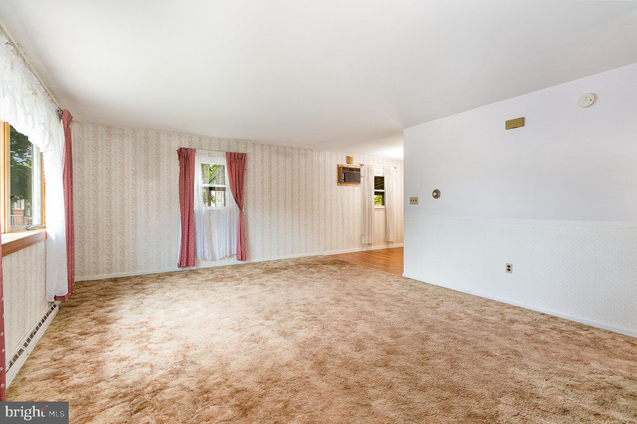 516 ROXBURY DRIVE