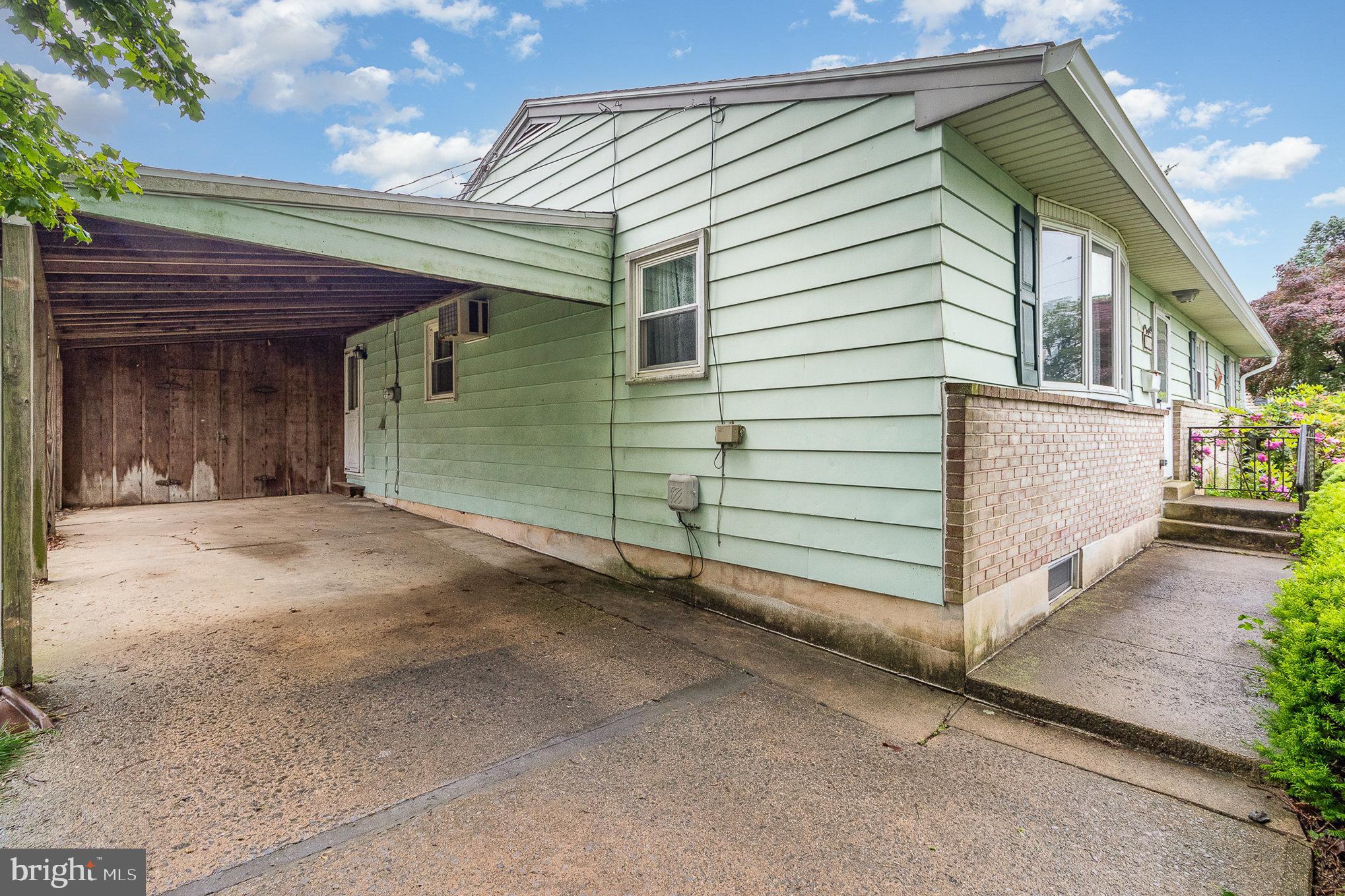 516 ROXBURY DRIVE