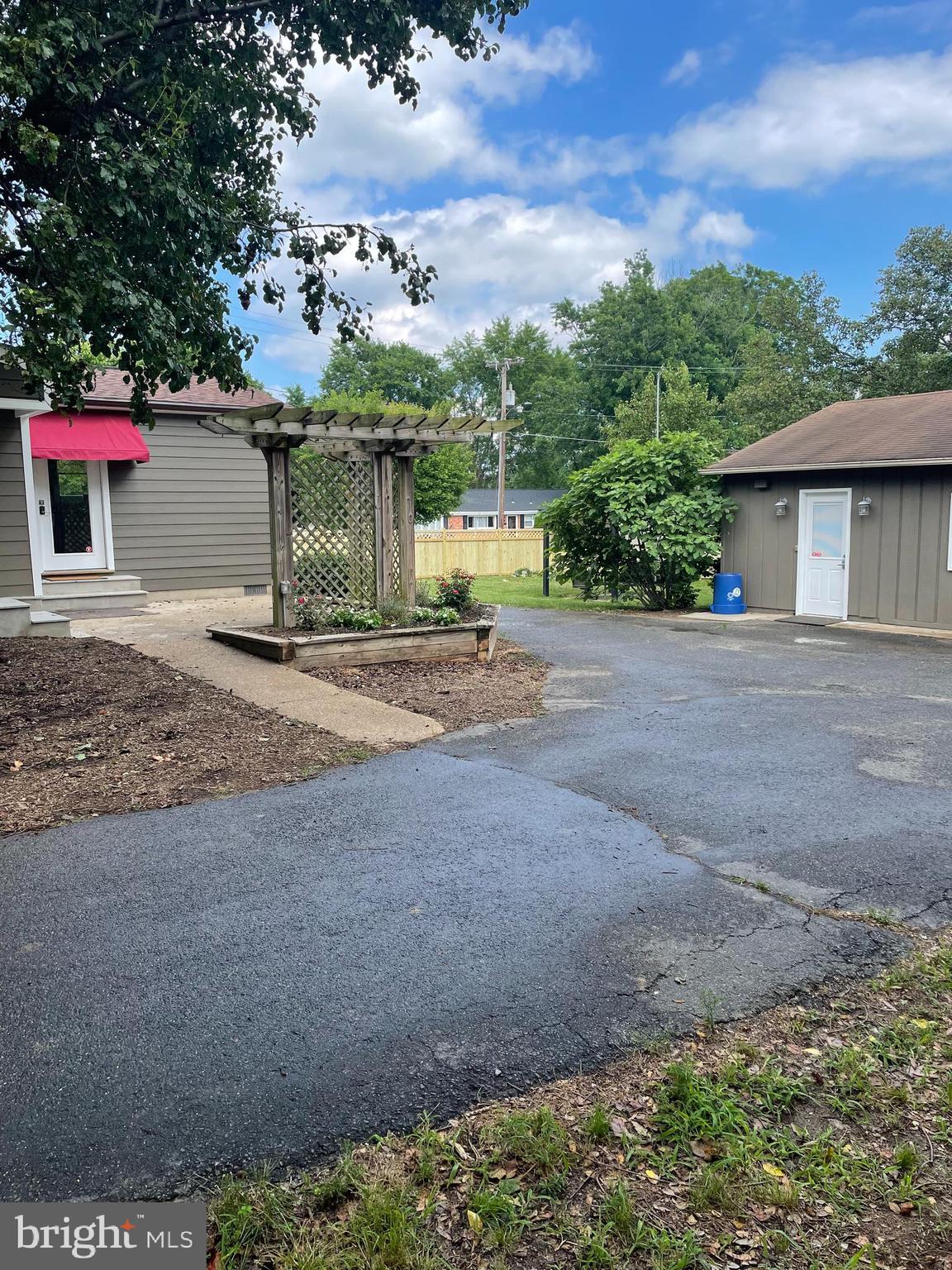 KATHMOOR - Residential Lease