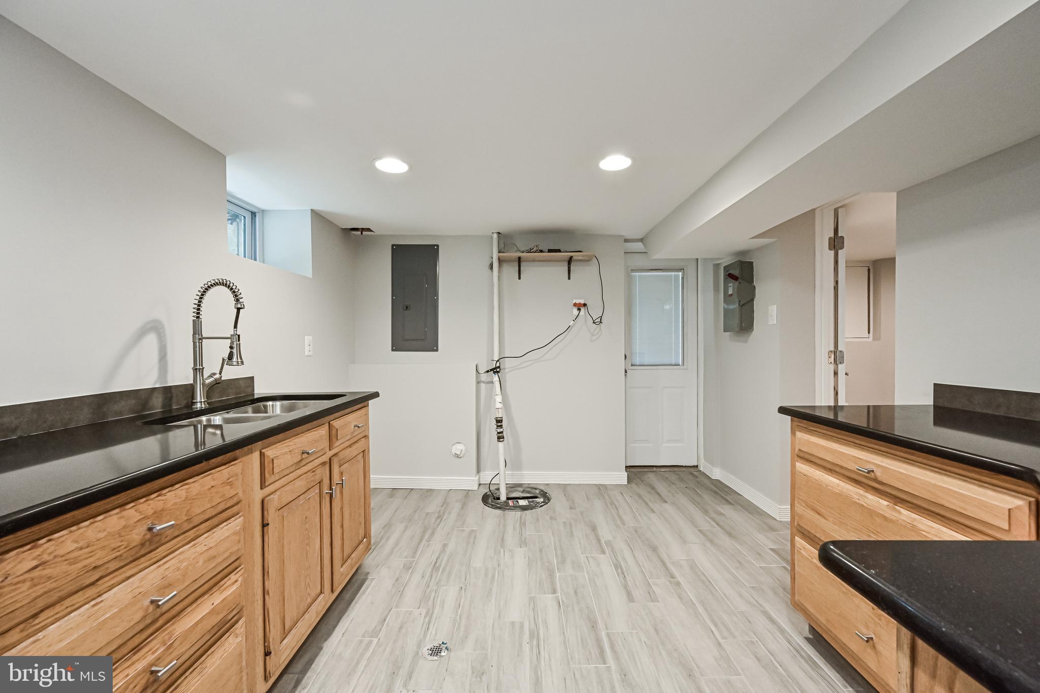 KATHMOOR - Residential Lease