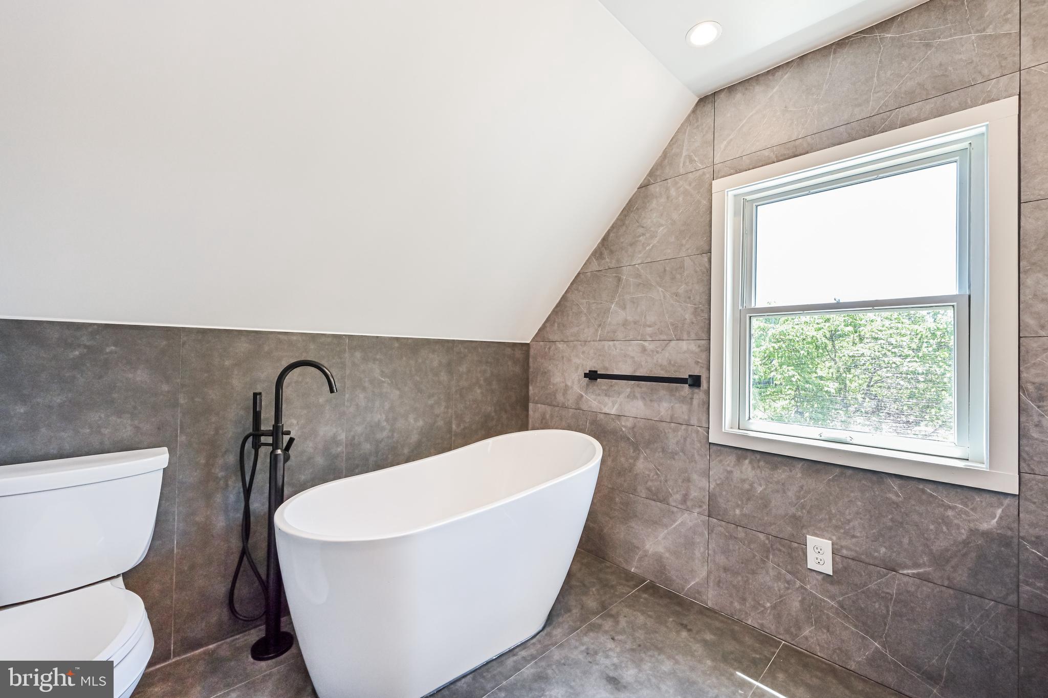 KATHMOOR - Residential Lease