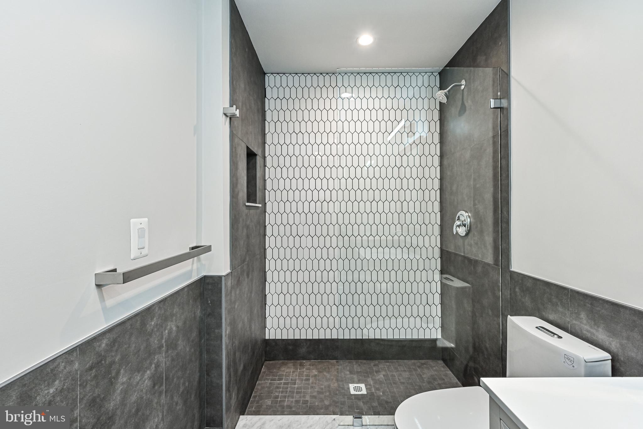 KATHMOOR - Residential Lease