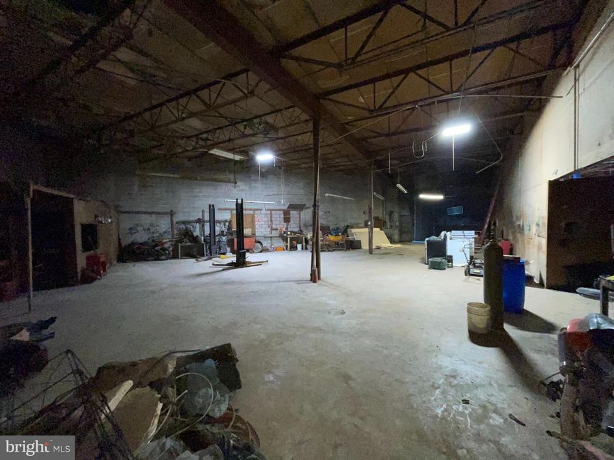 This prime commercial property at 5220 Fairlawn Ave is available for lease, featuring I-2 zoning for both heavy and light industrial uses. With 1 roll-up door, this space is perfect for a variety of businesses, including warehousing, manufacturing, and auto-related operations.

Offered at a competitive rate of $9.50 per square foot, this property provides great value for its prime location and versatile layout. The lease is structured as a NNN (Triple Net Lease), providing flexibility and cost-effectiveness for tenants. Take advantage of this fantastic opportunity to secure a functional industrial space at an excellent price point.

Call for more information on the property & to see if this is a good fit for your business!