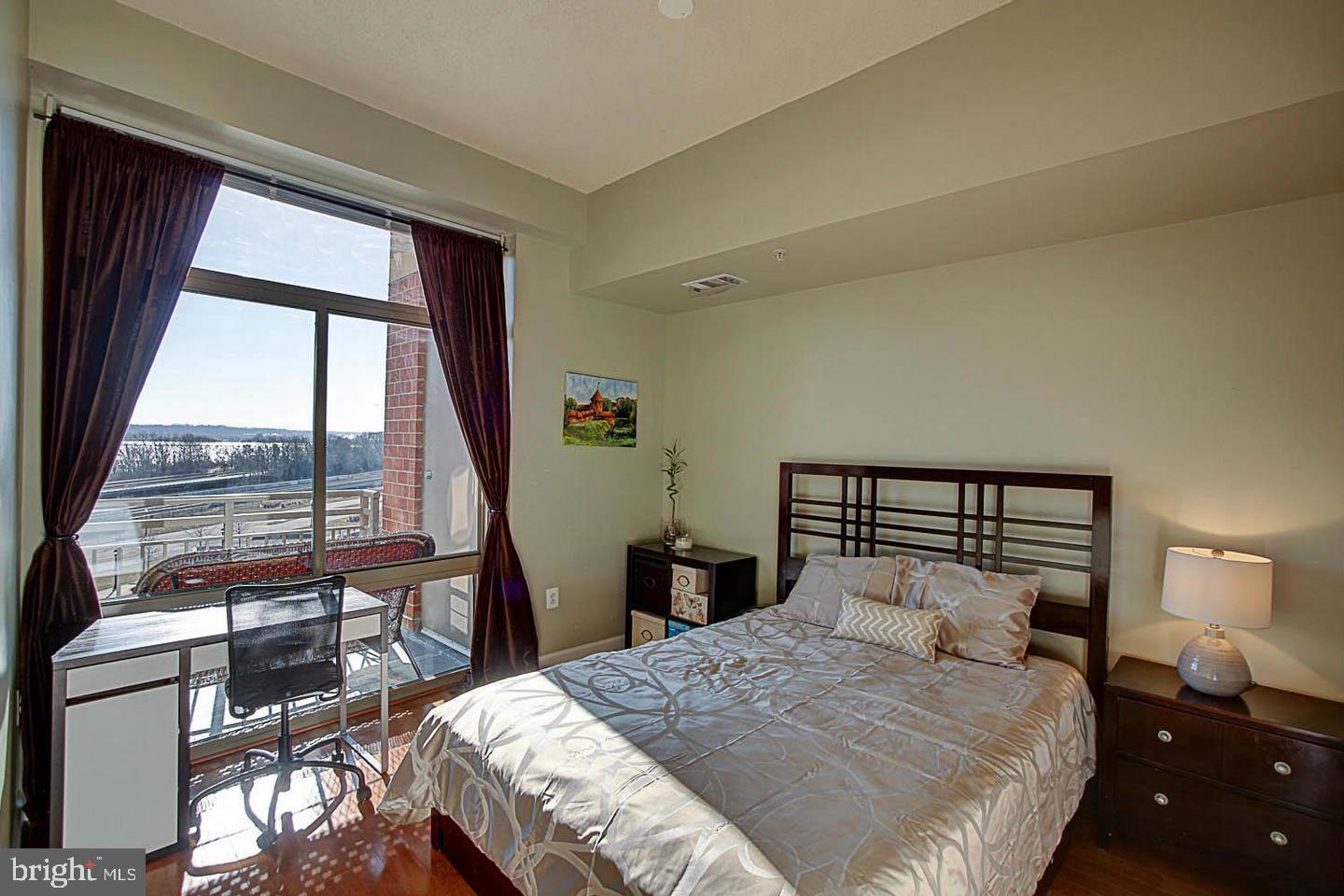 ECLIPSE ON CENTER PARK - Residential