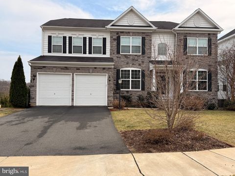 Photo of 5575 James Young Way, FAIRFAX, VA 22032 (MLS # VAFX2294778)