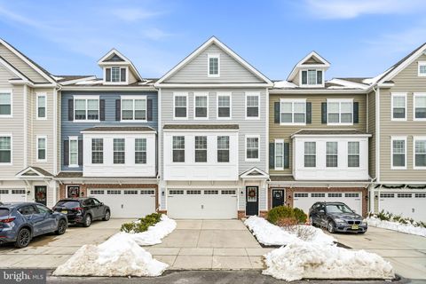 Townhouse For Sale - 31 Eddy Way<br/> MARLTON, NJ 08053