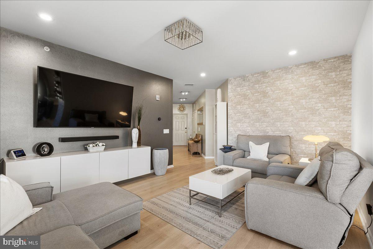 532 TIMBERLAKE DRIVE