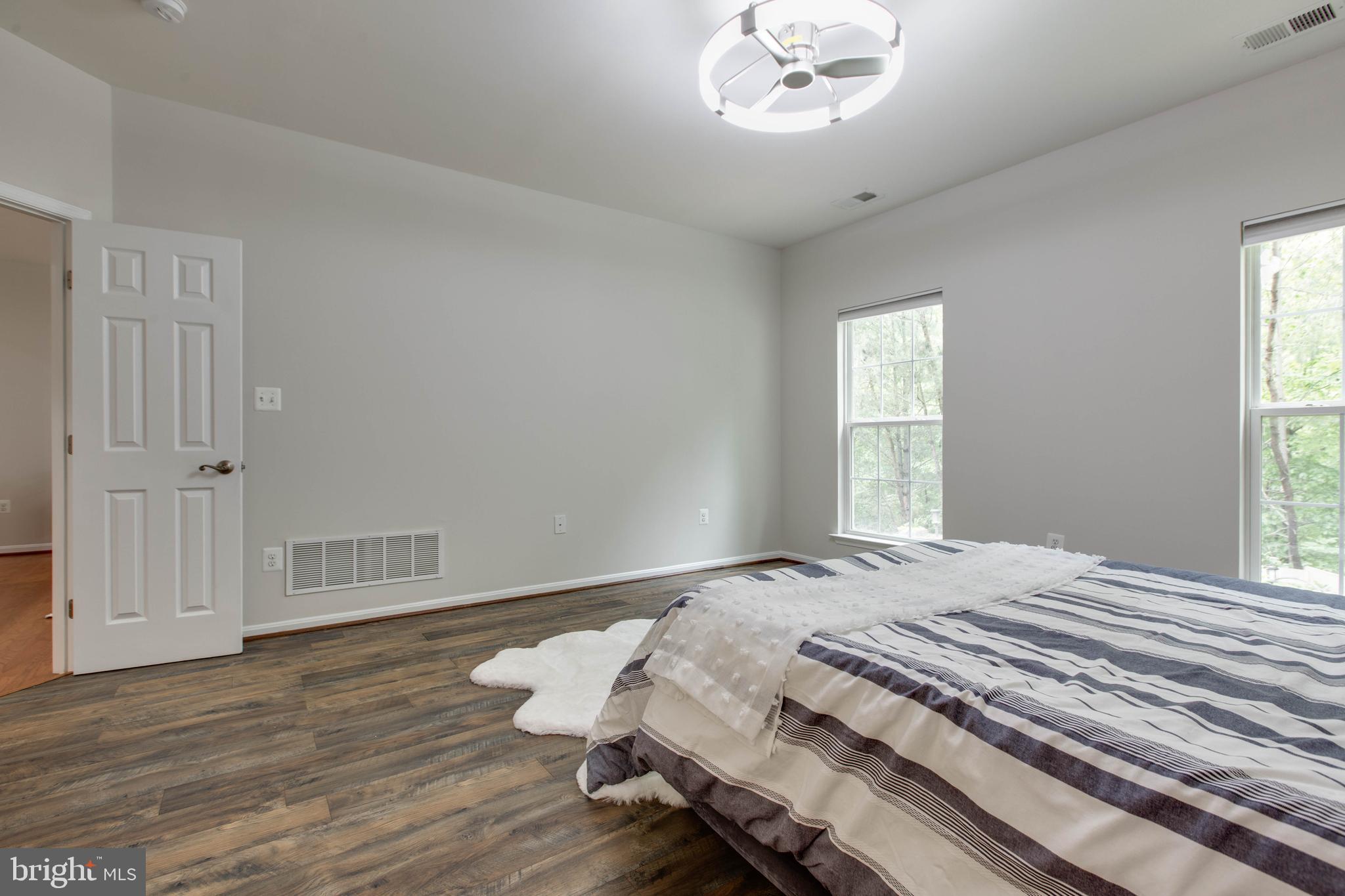GUILFORD MEWS - Residential