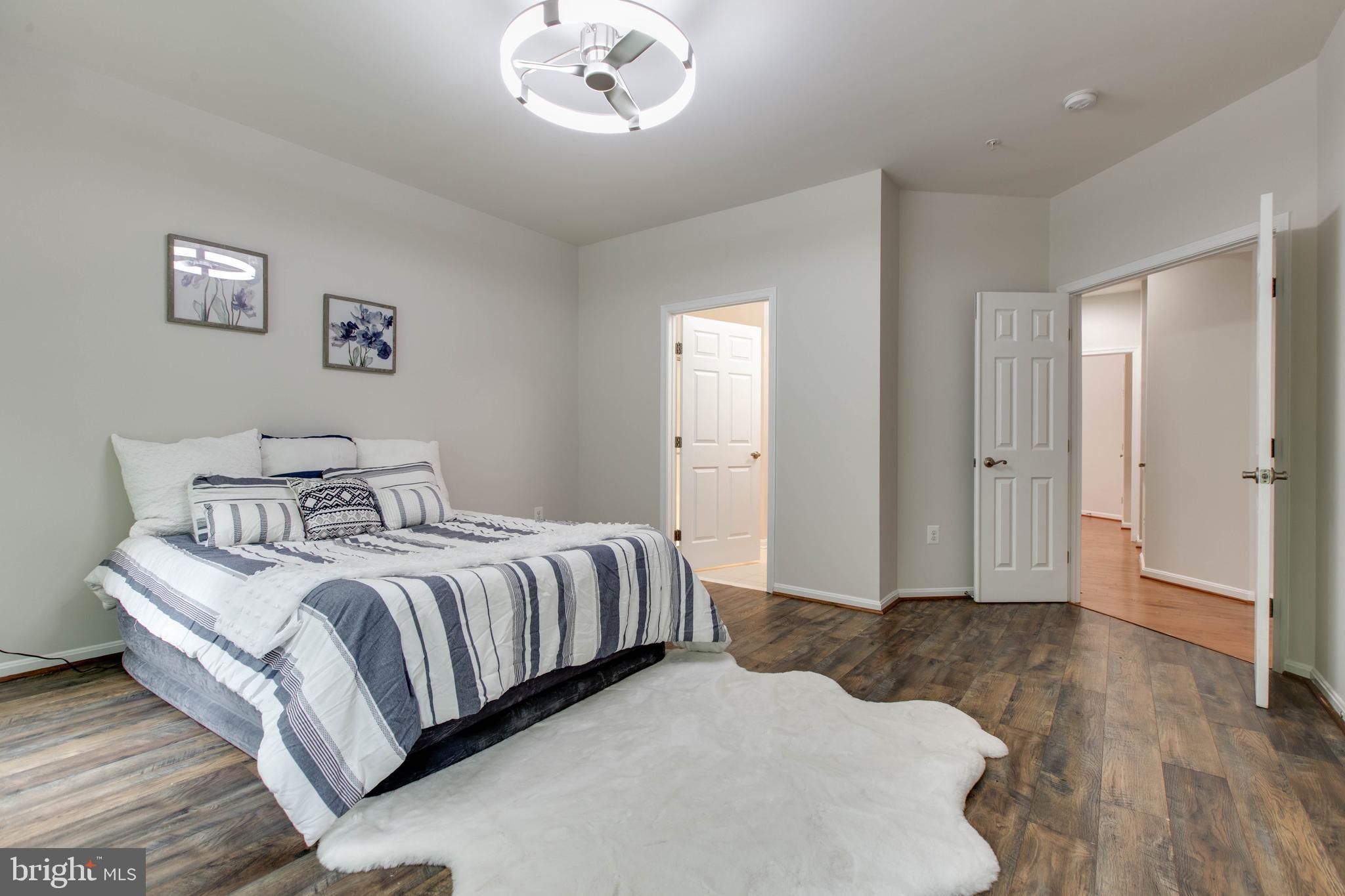 GUILFORD MEWS - Residential