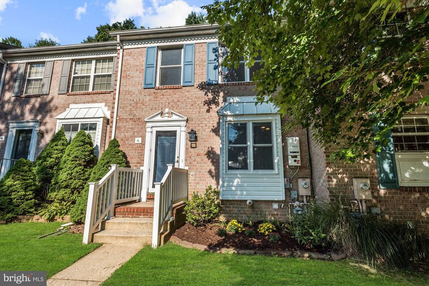 Brick Front Townhouse in Cedarside Farm! Eat-In Kitchen w/SS Appliances, Breakfast Bar, Recessed Lighting & Sun Filled Breakfast Area. Living Rm w/Lofty Windows & Gleaming Floors.Master Suite w/Full Bath. Finished Lower Level w/Family Room, Powder Room & Ample Storage. Patio, Secure Storage & Backs to Trees. Recent Updates; Windows,Carpet. Paint, HVAC, Hot Water Heater, Stove, Dishwasher & More!