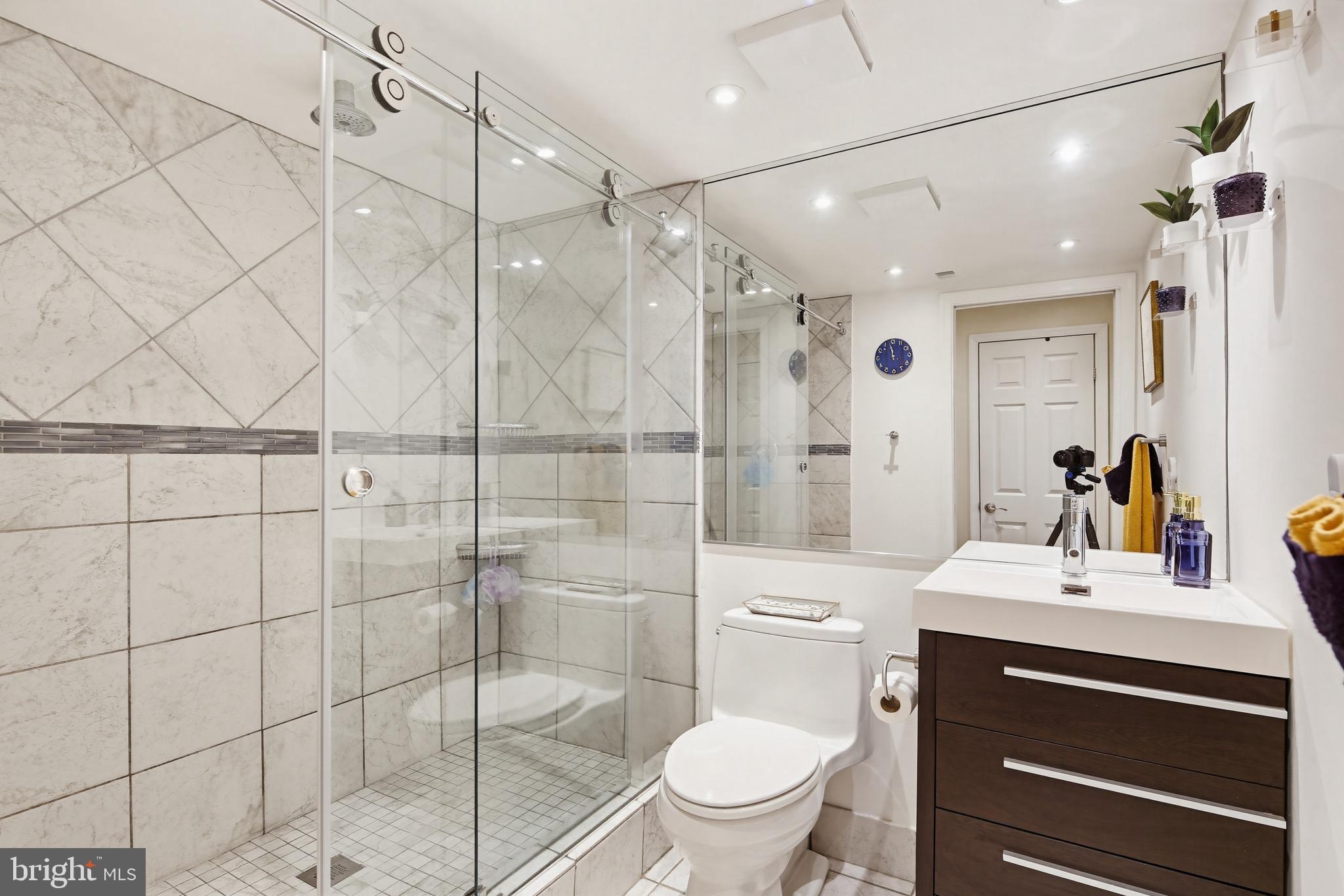 ROLAND PARK - Residential