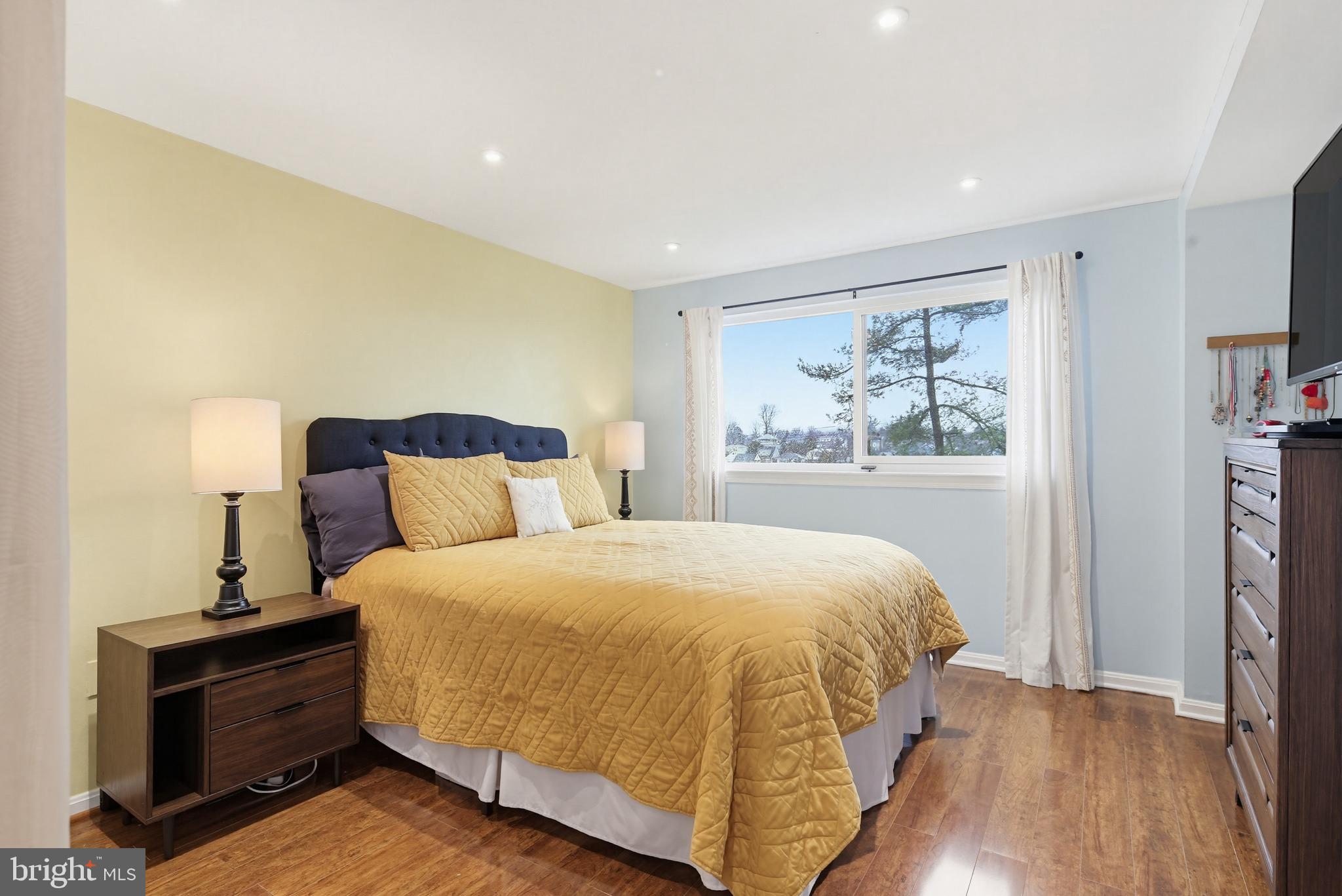 ROLAND PARK - Residential